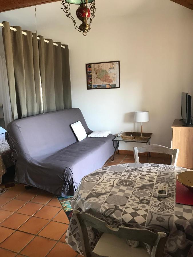Chambres D'Hotes Et Gites Le Mas Mellou Оранж Екстер'єр фото